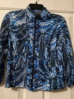 Linear Blue and White Abstract Zip-Front Top
